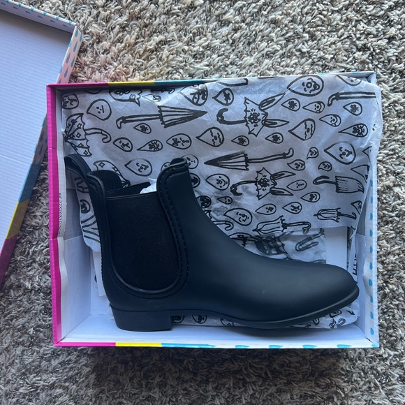 NEW Jeffrey Campbell Chelsea Boots - Picture 2 of 4
